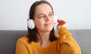 Une image contenant Visage humain, personne, habits, intérieur

Le contenu généré par l’IA peut être incorrect.