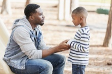 Parent fait une demande claire à son enfant