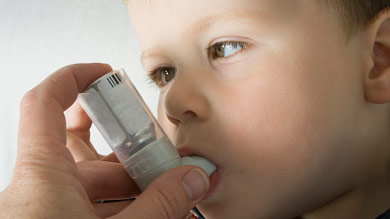 Asthme: la fumée secondaire de nouveau montrée du doigt