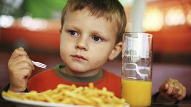 Restauration rapide: fin des boissons gazeuses dans les menus pour enfants