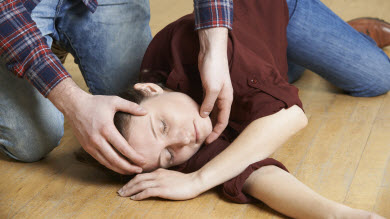 Enfant inconscient: comment réagir?