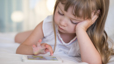 Enfants difficiles: plus exposés à la tablette et au téléphone