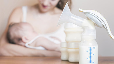 Banque de lait maternel: davantage de mères pourront contribuer