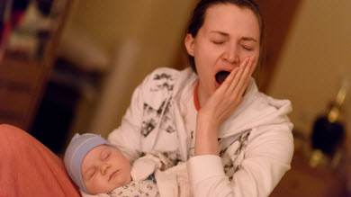 Moins de sommeil pour les mères… mais pas pour les pères 