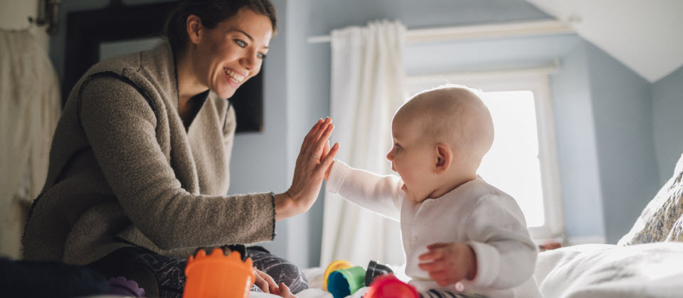 Le toucher aiderait les bébés à apprendre par imitation