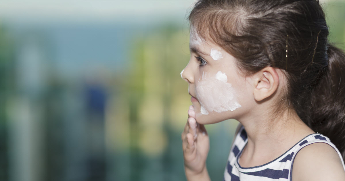 En manchettes: Crème solaire - Difficultés motrices - Horaire des enfants