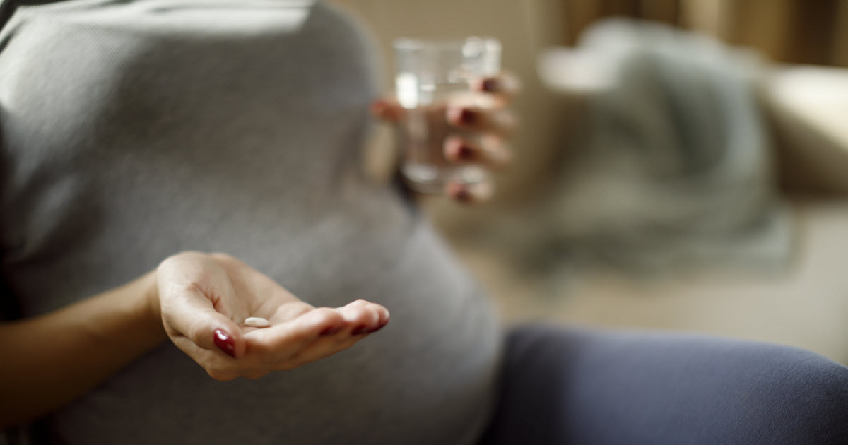 En manchettes: Tylenol – Écrans et émotions – Chaleur maternelle – Sang de cordon – Ressources