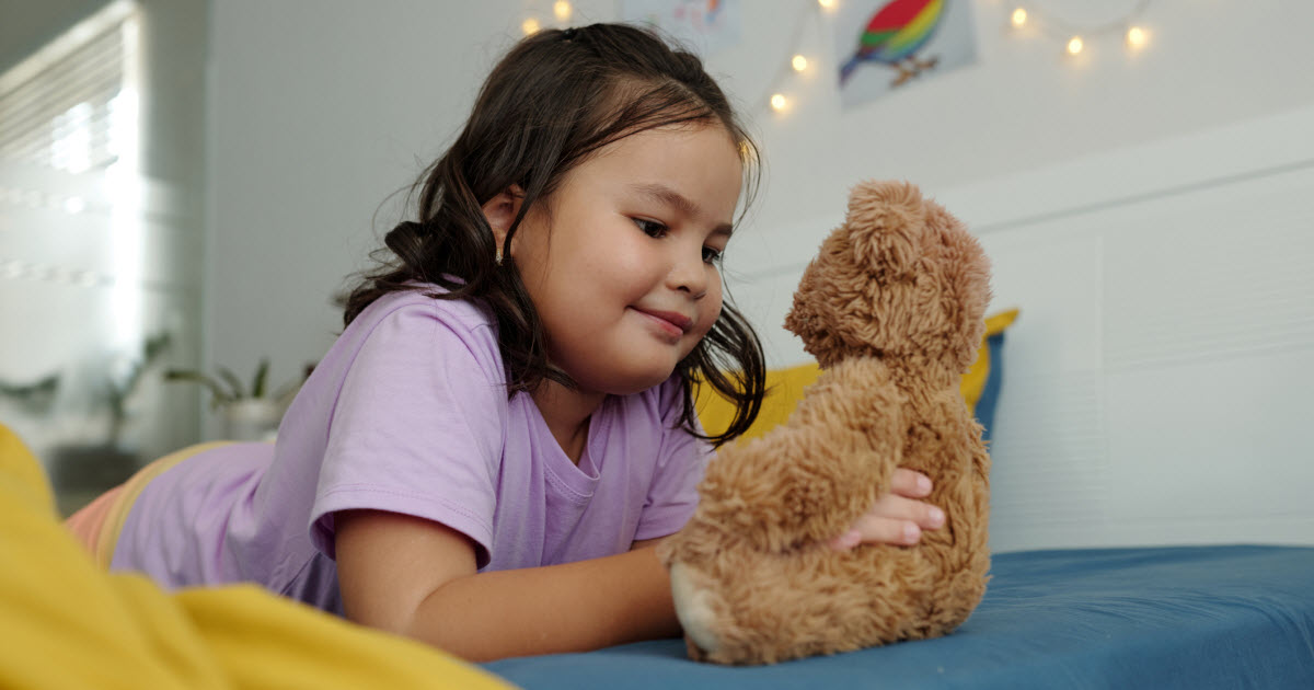 En manchettes: Jouets dotés d’IA – Sommeil et bébé malade – Émissions pour enfants et préjugés – Ressources