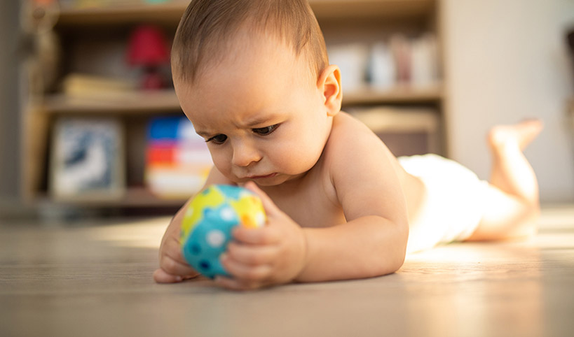 5 months old: Fine motor skill development