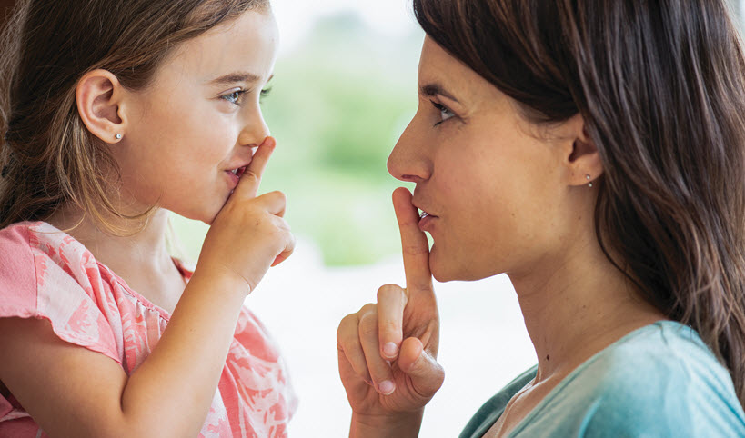 Comment aider un enfant à garder le silence?