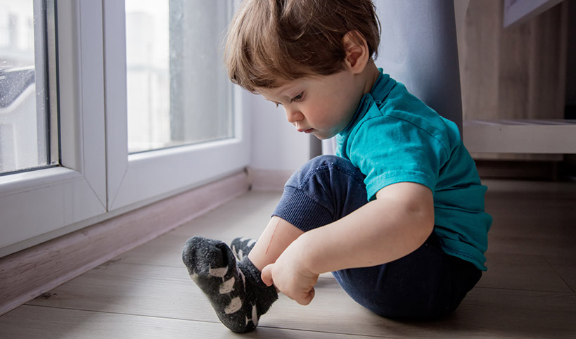 1.5–2 years old: Fine motor skill development