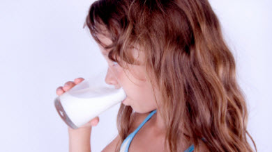 Vrai ou faux: le lait augmente les sécrétions chez les enfants enrhumés?