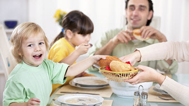 Repas en famille harmonieux: des bienfaits sur le poids des enfants