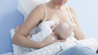 S'endormir avec bébé: le divan à éviter