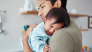 En manchettes: Dépression chez les pères – Mauvaises excuses – Prévention de l’eczéma