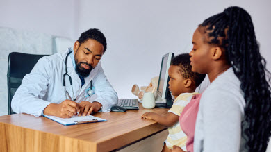 En manchettes: Dépistage du cholestérol – Santé mentale des parents – Aliments peu nutritifs – Coqueluche