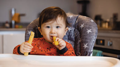 Pourquoi éviter les grignotines du commerce pour bébés?