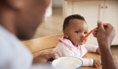 En manchettes: Prix des aliments pour bébés – Solution saline et rhume – Enfant maladroit – Ressources