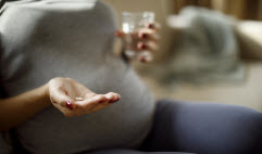 En manchettes: Tylenol – Écrans et émotions – Chaleur maternelle – Sang de cordon – Ressources
