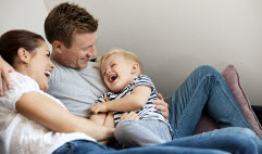 En manchettes: Rire et attachement – Passe-Partout – Césarienne non planifiée – Ressources