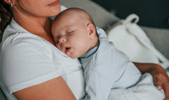 Comprendre le sommeil de bébé pour mieux s'y adapter