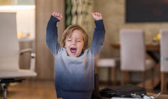 Enfant excité: comment lui apprendre à se calmer