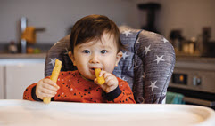 Pourquoi éviter les grignotines du commerce pour bébés?